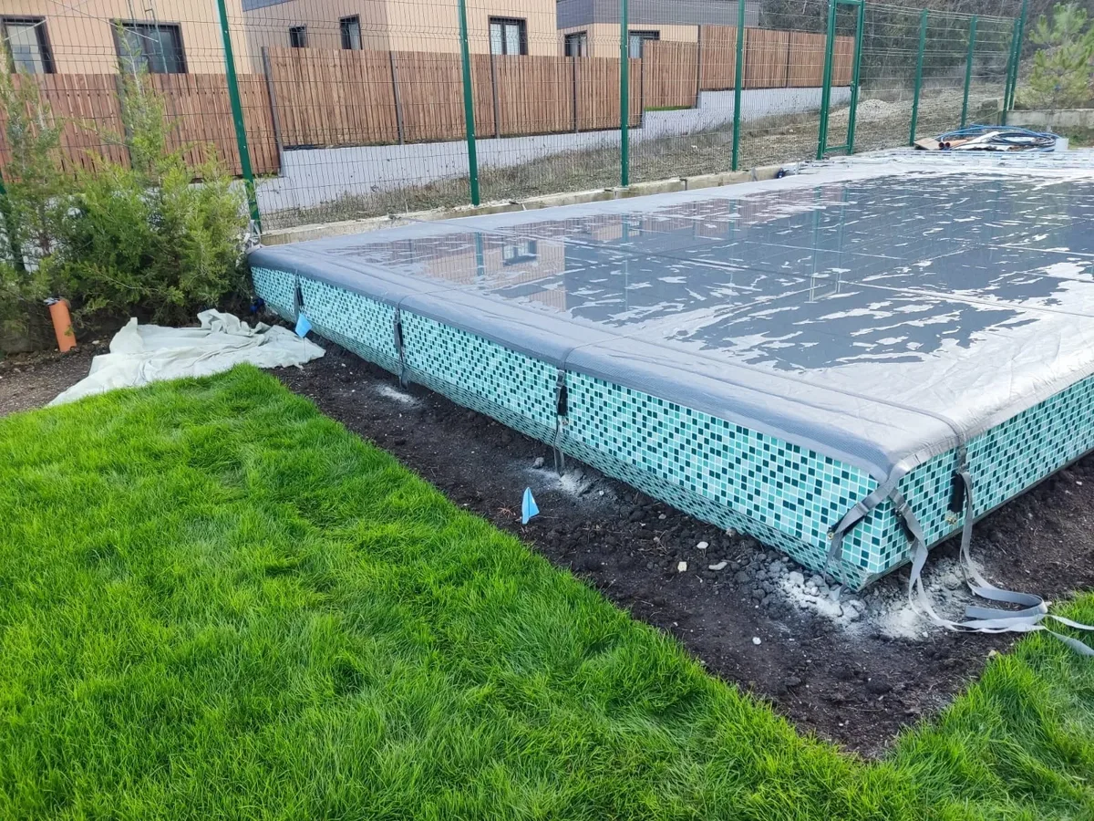 Батутное покрывало на бассейне в Ухте